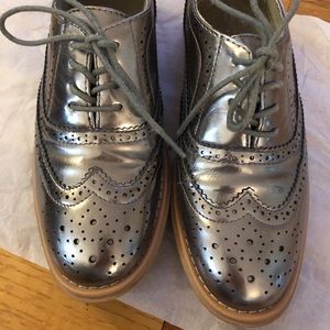 Silver tie shoes